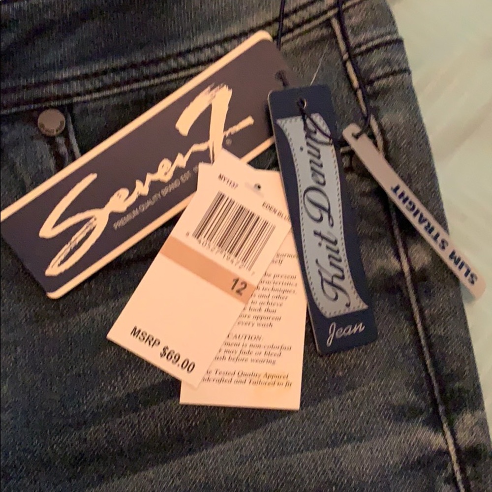 Jeans - Picture 2 of 3